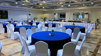 Whiterock Beach Hotel + Waterpark