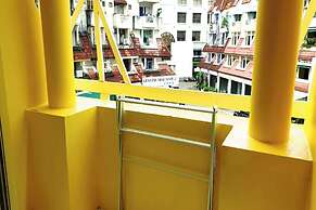 Beehive Phuket Old Town - Hostel