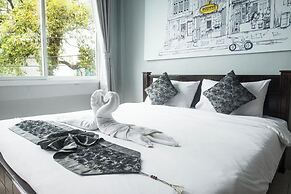 Beehive Phuket Old Town - Hostel