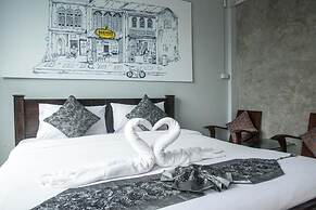 Beehive Phuket Old Town - Hostel