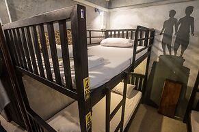 Beehive Phuket Old Town - Hostel