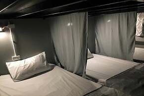 Beehive Phuket Old Town - Hostel
