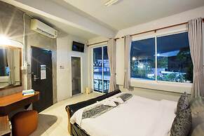 Beehive Phuket Old Town - Hostel