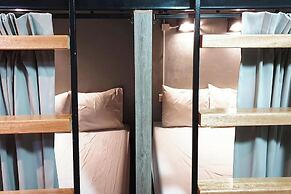 Beehive Phuket Old Town - Hostel