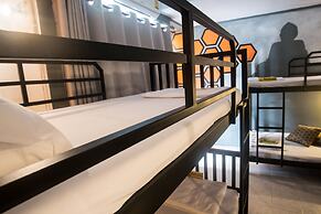 Beehive Phuket Old Town - Hostel