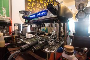 Beehive Phuket Old Town - Hostel