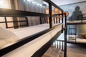 Beehive Phuket Old Town - Hostel