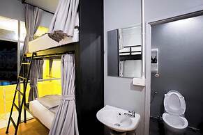 Beehive Phuket Old Town - Hostel
