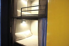 Beehive Phuket Old Town - Hostel