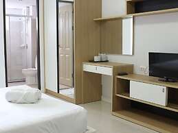 Beehive Phuket Old Town - Hostel