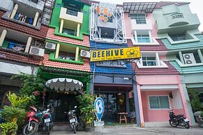 Beehive Phuket Old Town - Hostel