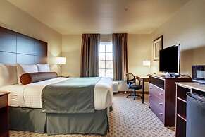 Castle Rock Inn & Suites