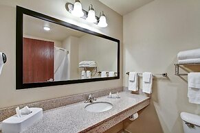 Castle Rock Inn & Suites