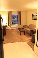 Castle Rock Inn & Suites