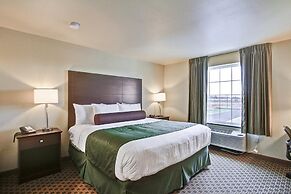Castle Rock Inn & Suites