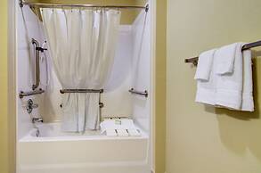 Castle Rock Inn & Suites