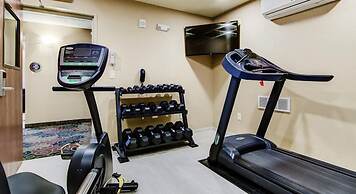 Castle Rock Inn & Suites