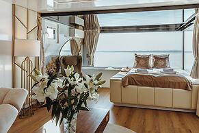 HT Houseboats