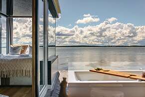 HT Houseboats