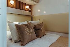 HT Houseboats