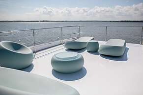 HT Houseboats