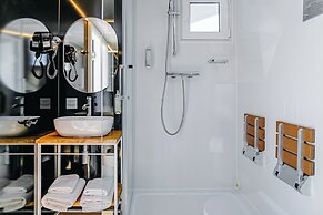 HT Houseboats