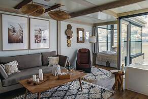 HT Houseboats