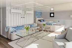 HT Houseboats