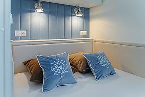 HT Houseboats