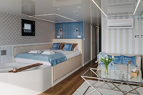 HT Houseboats