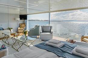 HT Houseboats