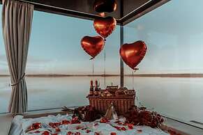 HT Houseboats