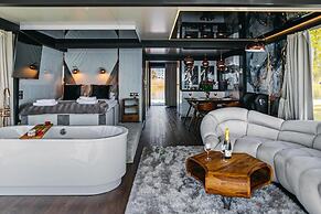HT Houseboats