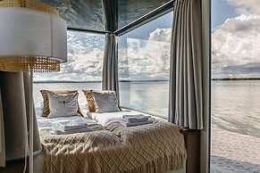 HT Houseboats