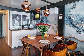 HT Houseboats