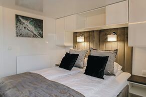 HT Houseboats