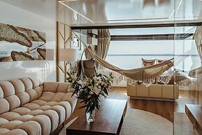 HT Houseboats