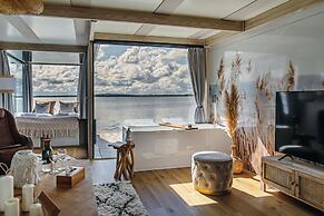 HT Houseboats