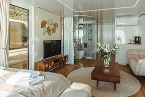 HT Houseboats