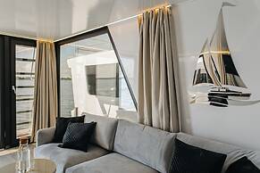 HT Houseboats