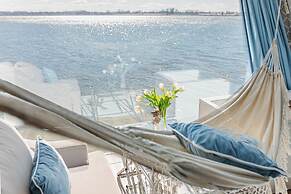 HT Houseboats