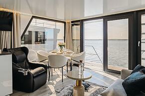 HT Houseboats