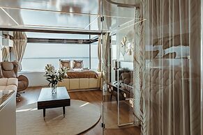 HT Houseboats