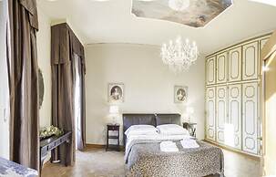 Rialto Canal View With Terrace and Balcony