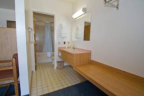 Brooks Street Motor Inn