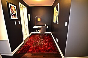 Toronto Escape - Onyx Suite