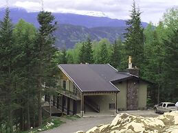 The Lodge at Skeena Landing