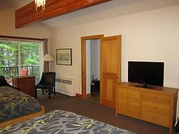 The Lodge at Skeena Landing