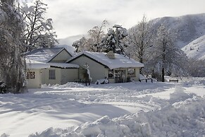 Burkes Pass Country Motel