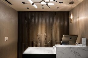 LondonHouse Chicago, Curio Collection by Hilton